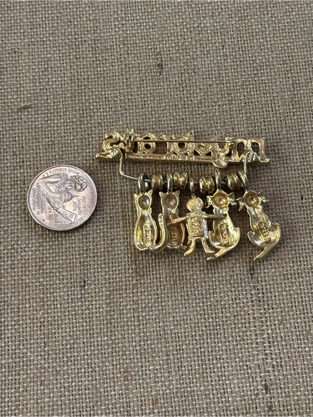 Vintage Brooch Gold Tone 
